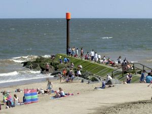 Supporting image for story: Man dies after entering sea to help children near Skegness