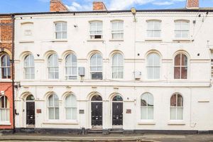 A flat for under £100,000 has come on the market in Oswestry town centre. Pictures: Zoopla