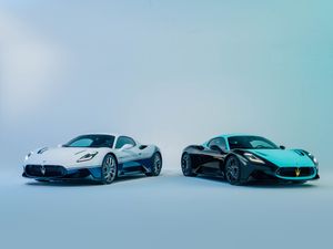 Supporting image for story: Maserati reveals two special editions of MC20 supercar