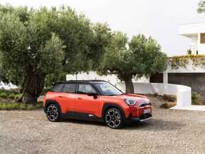Supporting image for story: Mini takes the covers off its new Aceman electric crossover