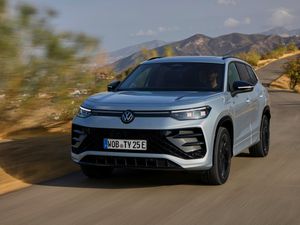Supporting image for story: Volkswagen’s new Tayron will sit in between Tiguan and Touareg SUVs