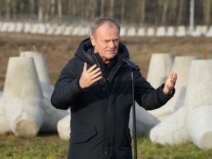 Supporting image for story: Negotiations over war in Ukraine could begin ‘in the winter’, says Tusk