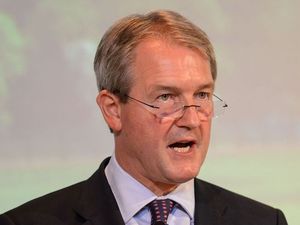 Supporting image for story: MP warns it would be 'idiotic' to sack health secretary