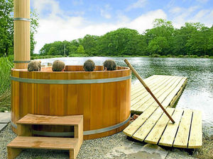 Supporting image for story: Glam tent really rocks