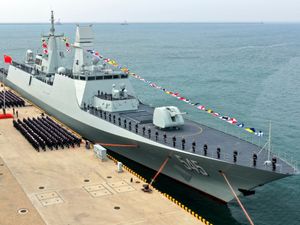 Supporting image for story: Chinese navy commissions new-generation frigate to compete with US