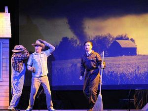 Supporting image for story: Review: The Wizard of Oz, Telford and District Light Operatic Players