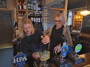 Supporting image for story: MP pulls 'perfect pint' as she hails Stourbridge pub of the year