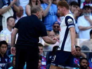 Ange Postecoglou speaks with Dejan Kulusevski