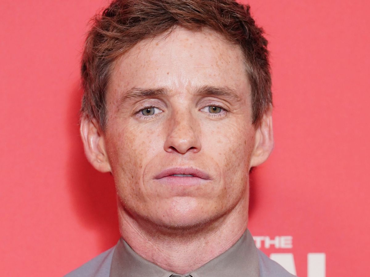 Eddie Redmayne feeling ‘such pride’ as Cabaret marks 1,500th show in London