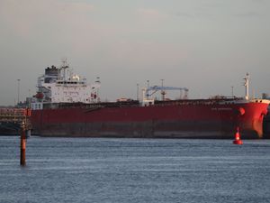 Supporting image for story: Oil price falls back on Israel-Iran ceasefire