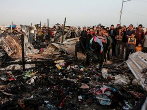 Supporting image for story: Starmer urges Netanyahu to halt attacks on Rafah