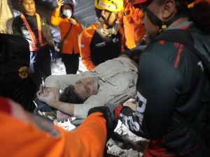 Supporting image for story: At least 65 students presumed buried under rubble of collapsed Indonesian school