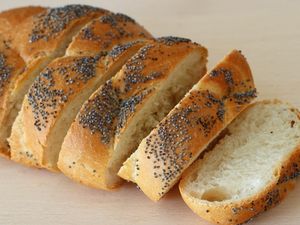Supporting image for story: People find it both baffling and hilarious that you can fail a drugs test after eating poppy seed bread