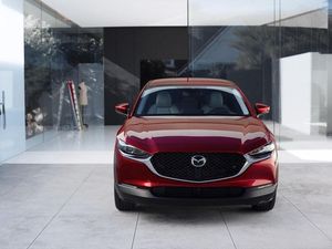 Supporting image for story: Mazda debuts new CX-30 compact SUV in Geneva