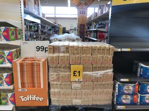 Supporting image for story: Wales lockdown: ‘Let shoppers use common sense on what is essential’