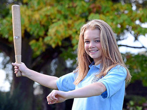 Supporting image for story: Shropshire pupil Aimee, 13, scores place in England rounders squad