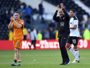 Supporting image for story: Nuno congratulates players after Wolves win at Derby