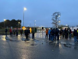 The bins strike 'megapicket' at the Perry Barr depot in Birmingham on Friday, January 30. Credit: Alexander Brock. Permission for use for all LDRS partners.