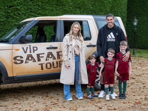 Supporting image for story: Wolves star pays trip to safari park