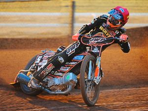 Supporting image for story: Wolverhampton Wolves crash to big defeat