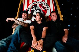 Left and right, Jonny Cole and Wayne Beese with Ross Noble