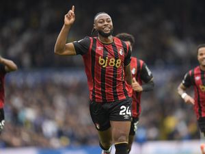 Supporting image for story: Justin Kluivert hails two-goal Antoine Semenyo after Bournemouth victory