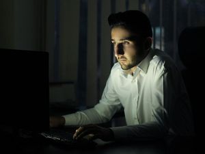 Supporting image for story: Sitting in dimly lit rooms all day might make you more forgetful
