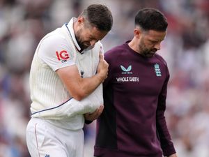 Supporting image for story: Chris Woakes could miss rest of Oval Test after sustaining shoulder injury