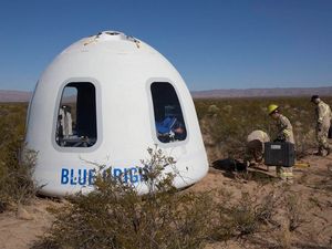 Supporting image for story: Amazon boss Jeff Bezos successfully tests new Blue Origin astronaut capsule