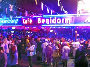Cocktails and dreams – clubs and pubs on the main strip