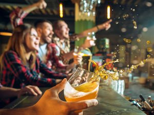 Supporting image for story: Pubs warned they must follow coronavirus rules