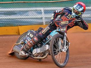 Supporting image for story: Peter Adams: Wolves' away triumph was a real team effort