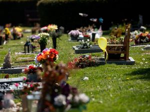 Supporting image for story: Families could be asked to pay Covid funeral fines – report