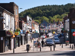 Supporting image for story: Jail for man who made two bizarre robbery attempts within minutes in Telford - pretending to be a policeman and having a foot race for £20