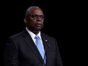 Supporting image for story: Pentagon chief orders submarine to Middle East