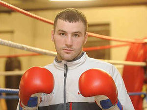 Supporting image for story: Lee Glover's poser at super bantam