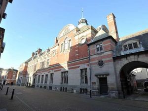 Supporting image for story: Travellers told to move from Stafford town centre car park by council