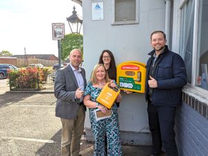 Supporting image for story: Pub installs new defibrillator thanks to help with funding