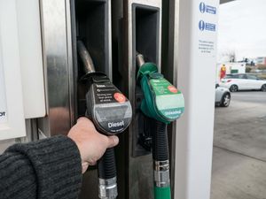 Supporting image for story: Drivers paid higher pump prices after supermarkets increased margins – watchdog