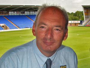 Supporting image for story: Ex Chronicle reporter pens hit book