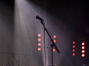 Supporting image for story: US comedians pay tribute after Comedy Central host Chris Cotton dies