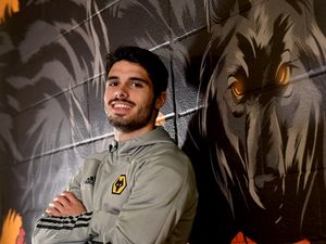 Supporting image for story: Pedro Neto signs new Wolves contract until 2025