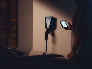 Supporting image for story: UK’s EV drivers miss out on £168 million by not switching to smart tariffs– research