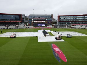 Supporting image for story: England draw T20 series with Australia after washout at Old Trafford