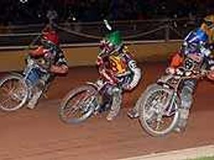 Supporting image for story: Wolves poised for silverware