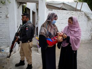 Supporting image for story: Gunmen kill polio worker during vaccination campaign in Pakistan
