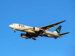 Supporting image for story: Pakistan International Airlines resumes UK flights after five-year ban
