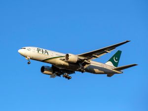 Supporting image for story: Pakistan International Airlines resumes UK flights after five-year ban