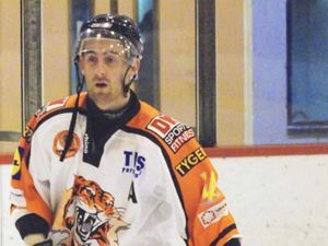 Supporting image for story: Scott McKenzie back with TRS Telford Tigers
