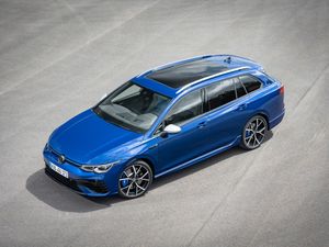 Supporting image for story: The new 316bhp Volkswagen Golf R Estate is the most powerful version yet